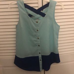 Sleeveless top for work